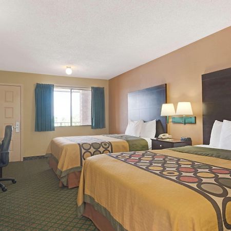Super 8 By Wyndham Universal City Exterior foto
