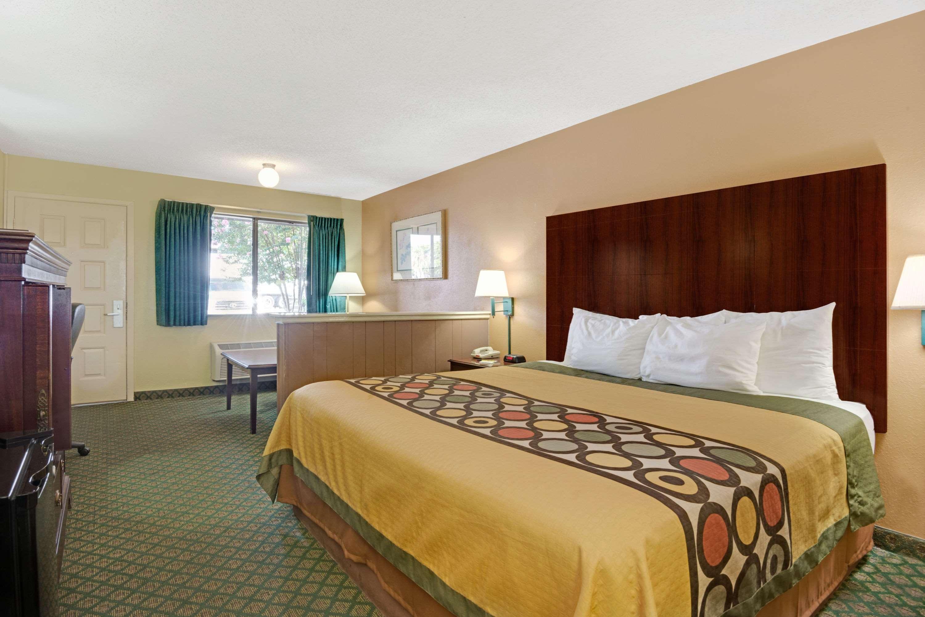 Super 8 By Wyndham Universal City Exterior foto