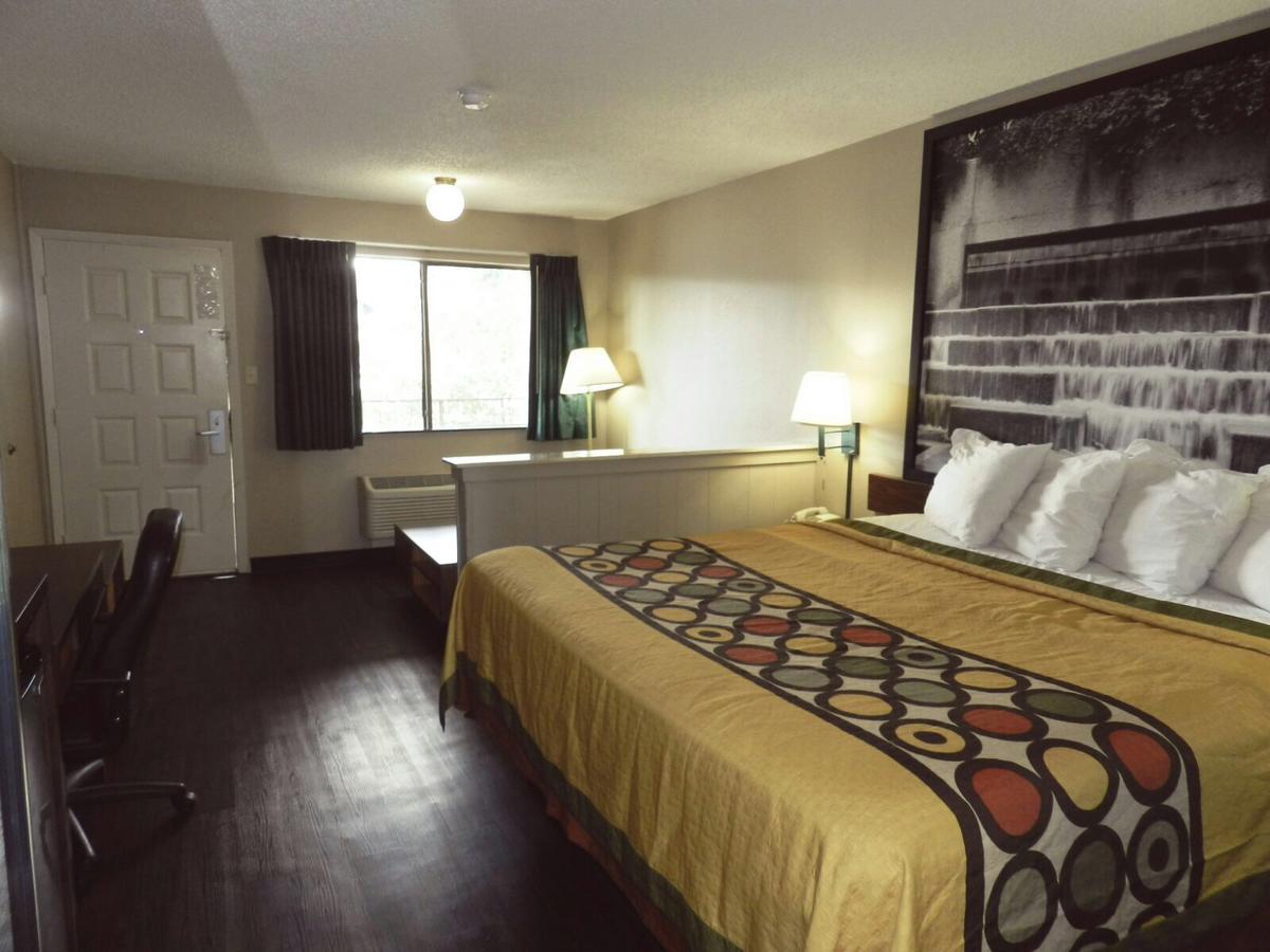 Super 8 By Wyndham Universal City Exterior foto